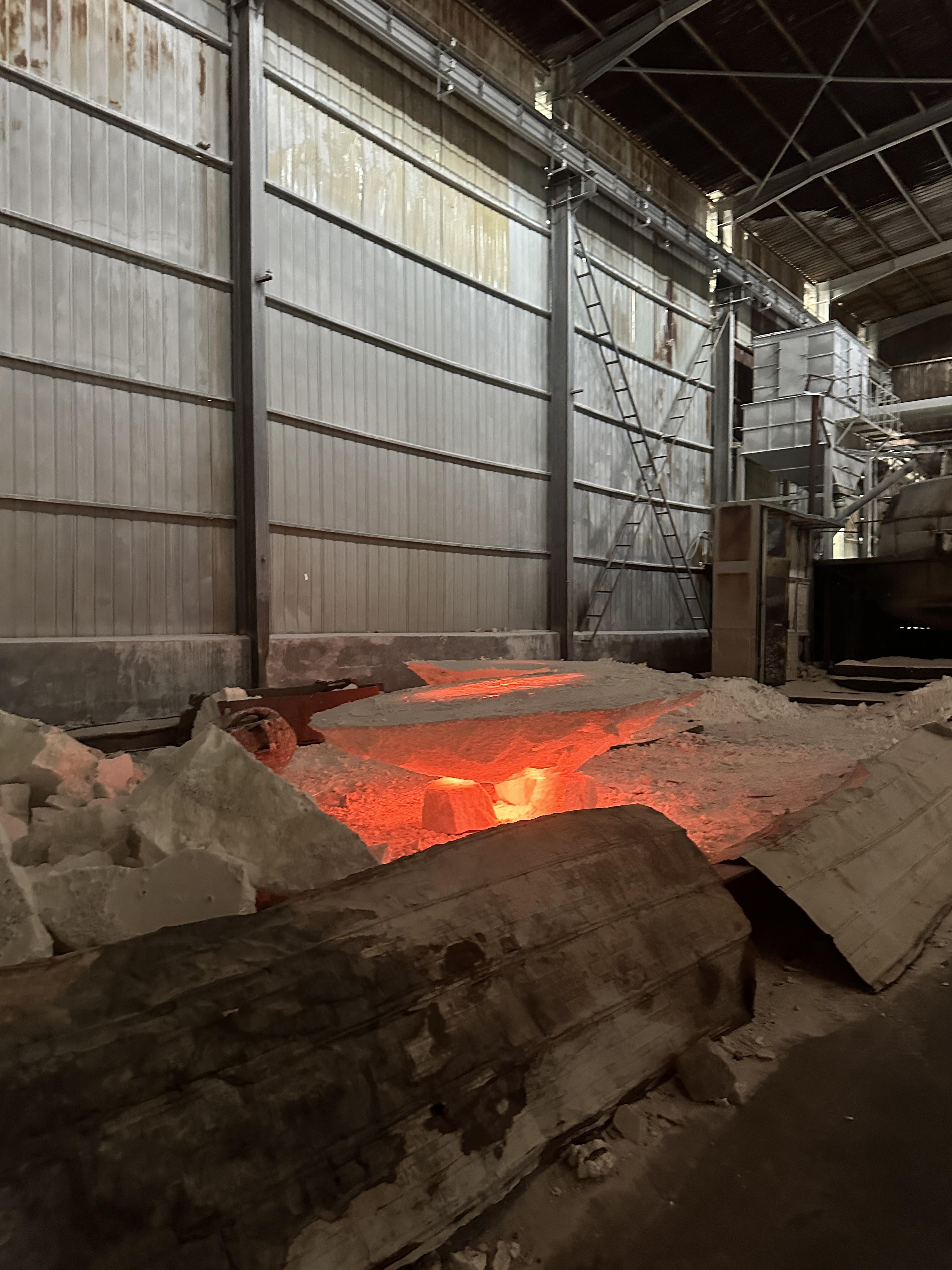 Welcome to visit our white fused alumina factory